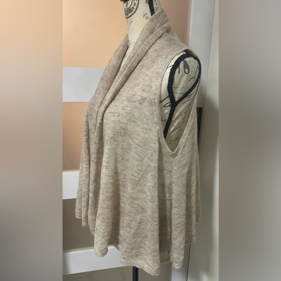 ❤️ Theory Cream Sleeveless Shawl Collar Sweater Vest - Picture 4 of 6